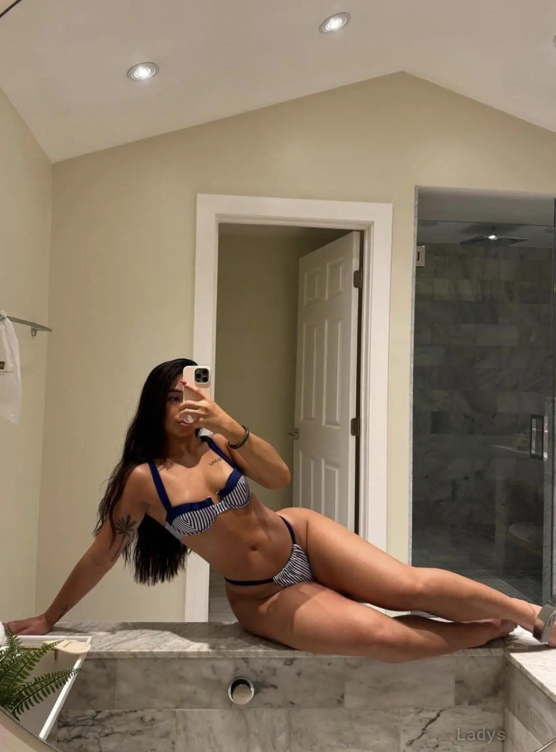 Rose, 27 years old Toronto escort girl with big tits, height  sm, Weight  kg