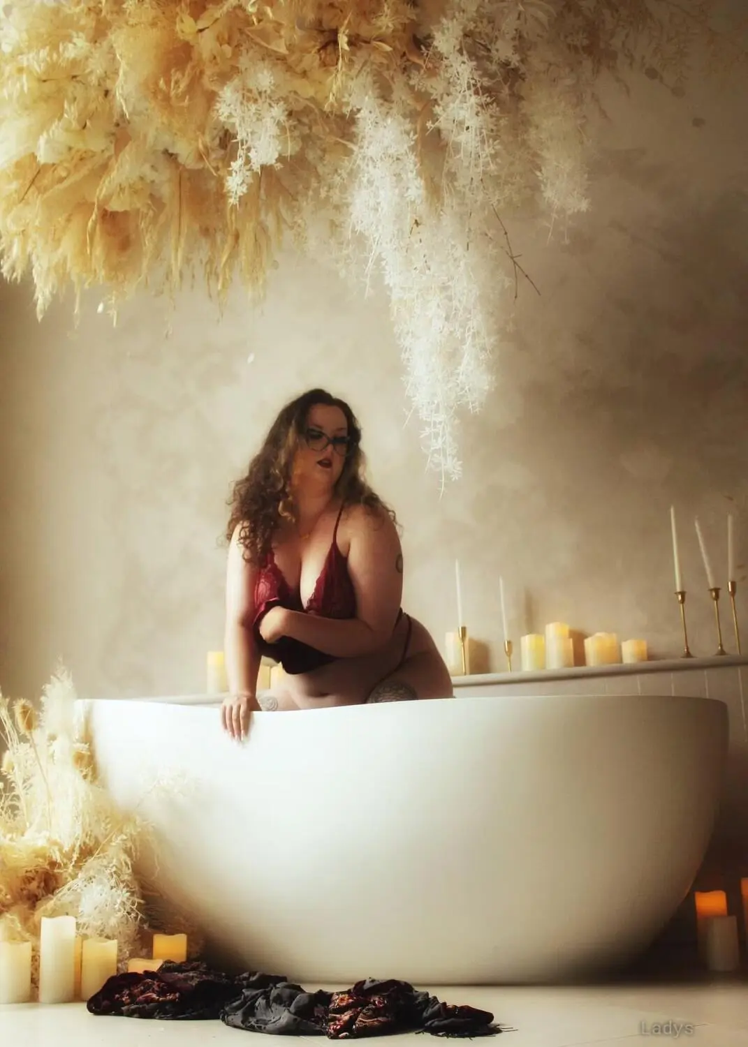 August "Gigi" Kiss, 29 years beautiful nude Toronto escorts girl, height 178 sm, Weight 96 kg