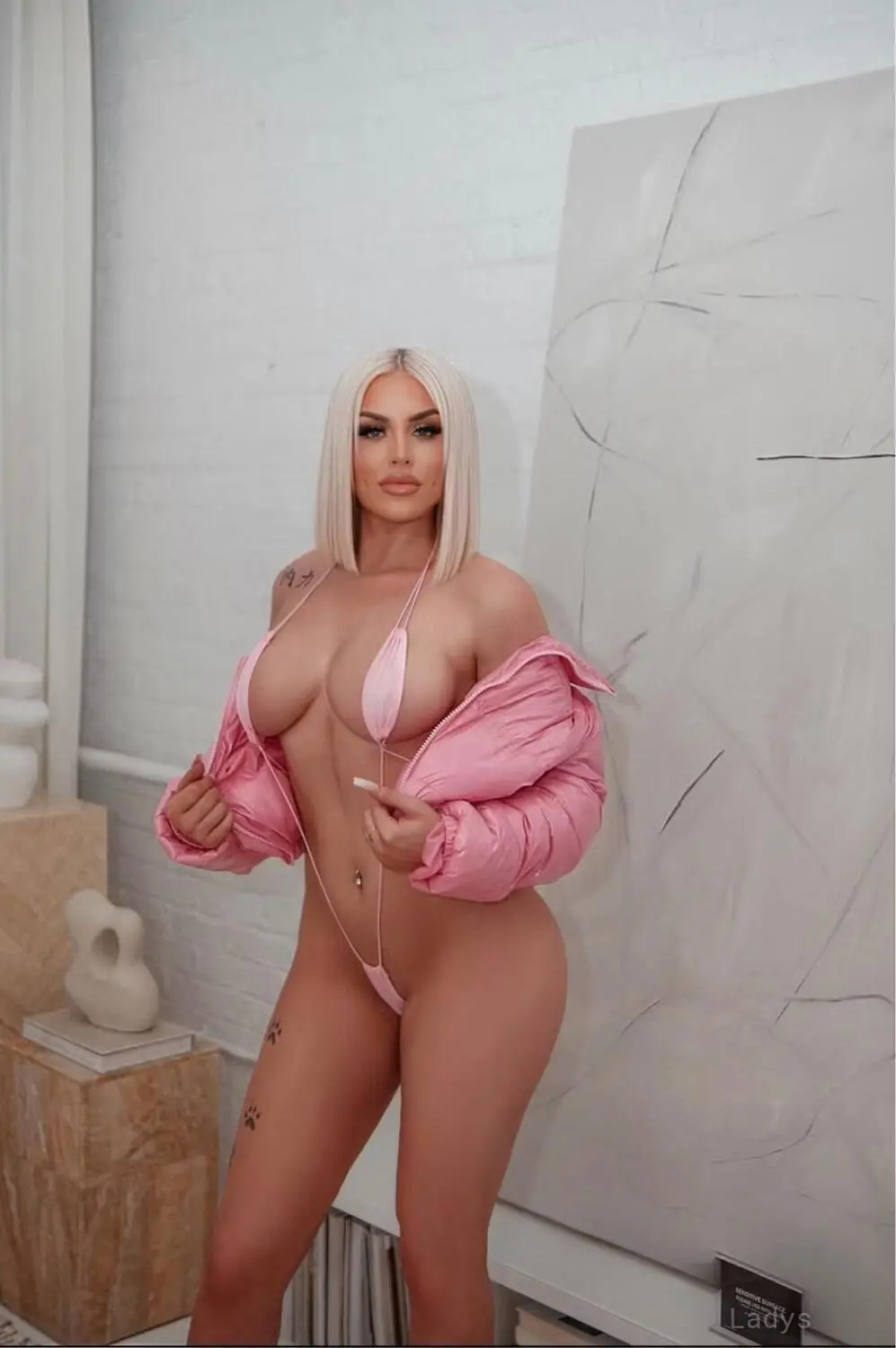 Jenna Baii, 22 years beautiful nude Toronto escorts girl, height 168 sm, Weight 53 kg