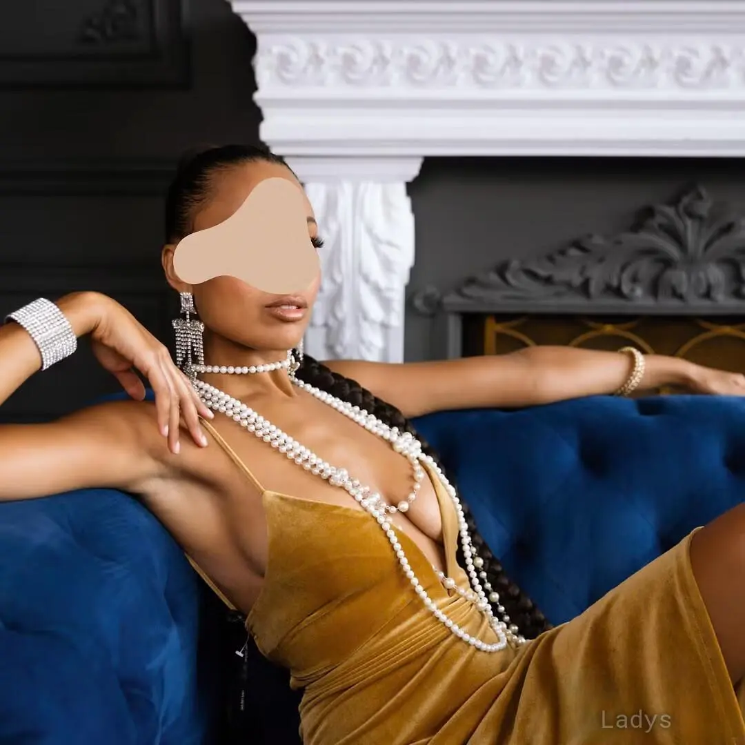 Lady Sapphiire, 34 years beautiful nude Toronto escorts girl, height 168 sm, Weight 53 kg