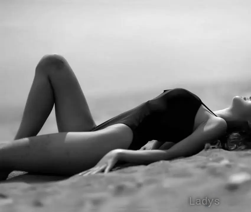 Luna, 22 years beautiful nude Toronto escorts girl, height 165 sm, Weight 52 kg