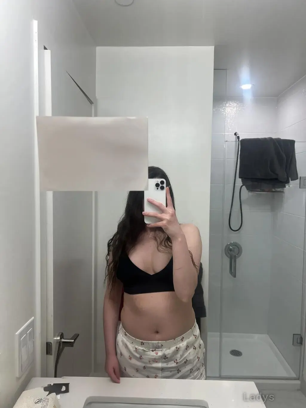 Sara, 25 years beautiful nude Toronto escorts girl, height 168 sm, Weight 54 kg