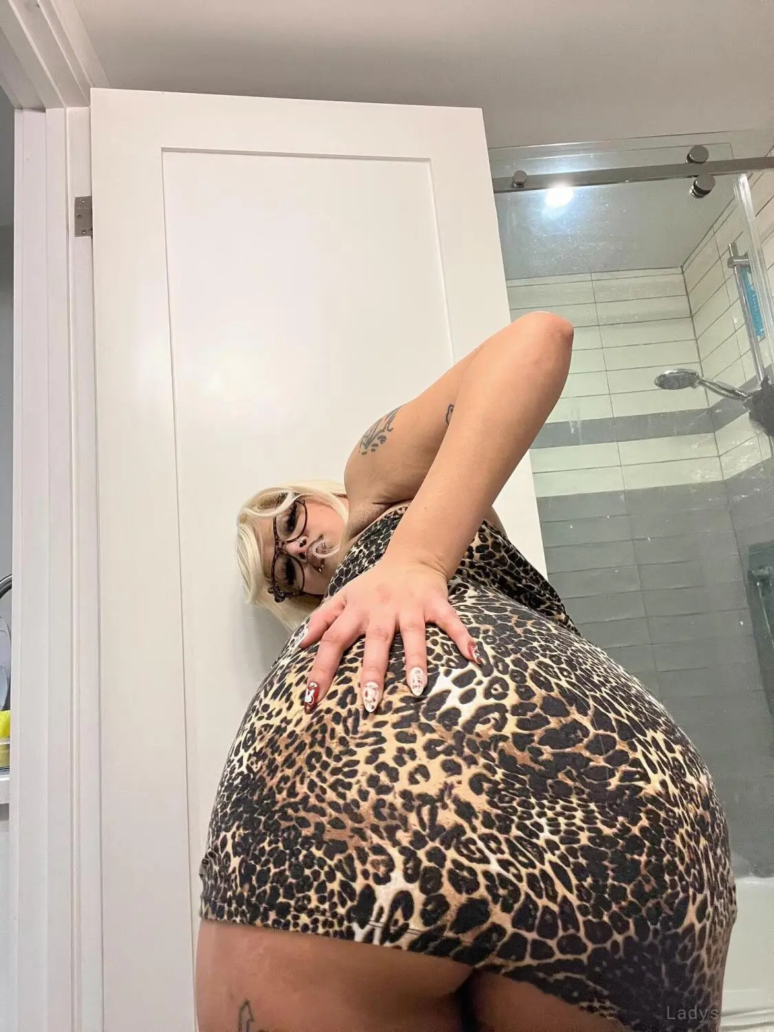 Star, 22 years beautiful nude Toronto escorts girl, height 157 sm, Weight 64 kg
