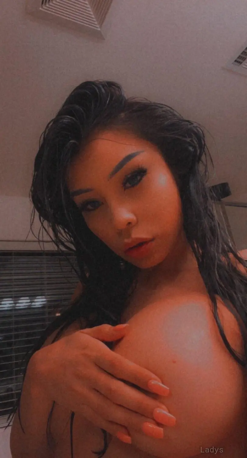 Angela, 23 years beautiful nude Toulon escorts girl, height 165 sm, Weight 60 kg