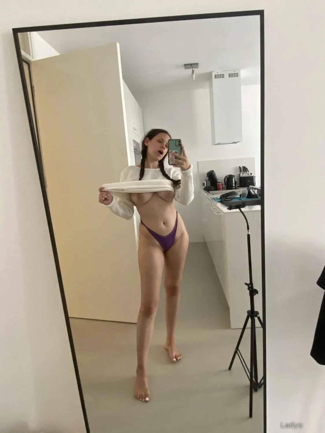 Olivia, 32 years beautiful nude Toulouse escorts girl, height 164 sm, Weight 57 kg