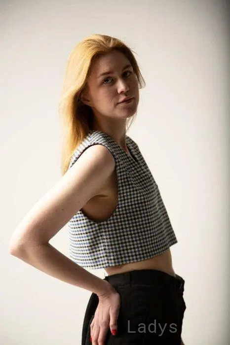 Nina, 24 years beautiful nude Treviso escorts girl, height 170 sm, Weight 49 kg