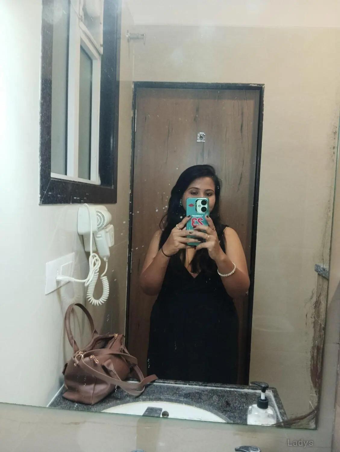 Aayushi, 24 years old Udaipur escort girl with big tits, height 165 sm, Weight  kg