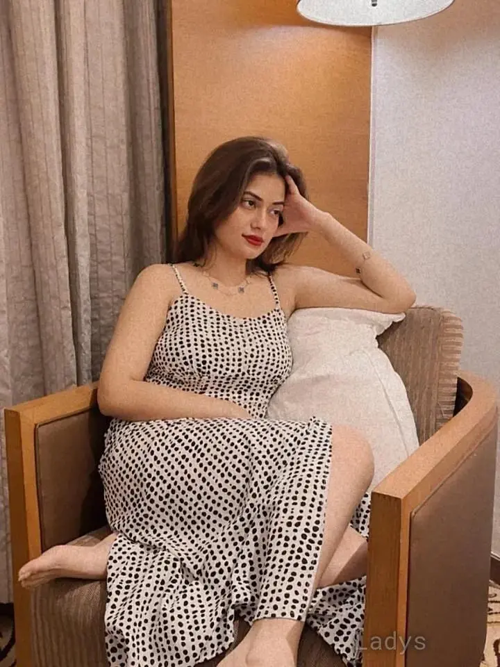 Divya, 22 years old Udaipur escort girl with big tits, height 170 sm, Weight kg