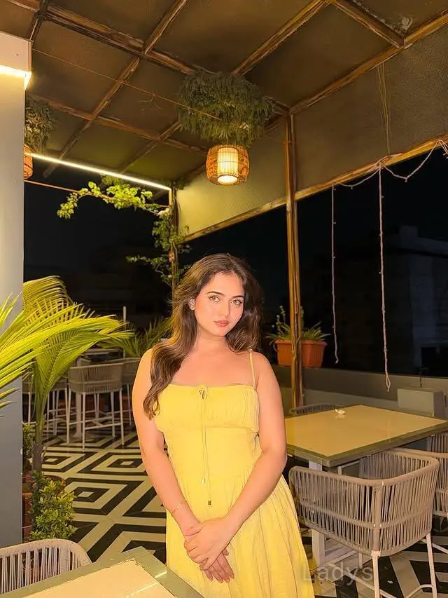Divyanshi, 22 years old Udaipur escort girl with big tits, height 154 sm, Weight  kg