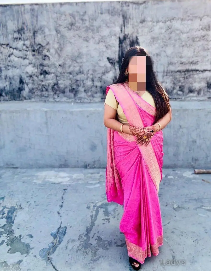 Diya, 29 years old Udaipur escort girl with big tits, height 158 sm, Weight kg