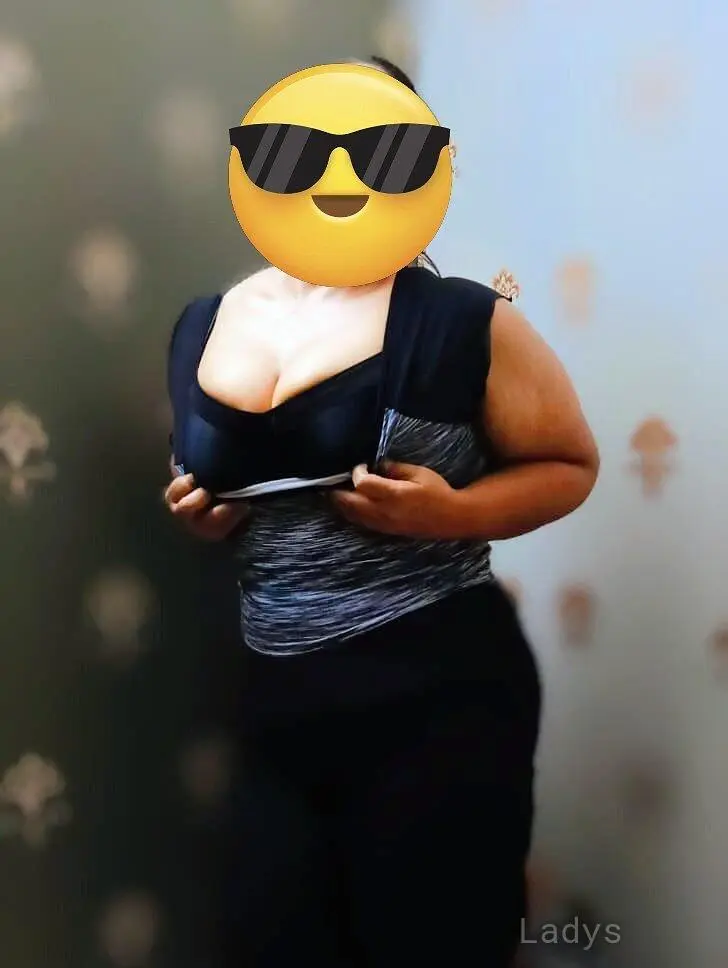 Ellie, 29 years old Udaipur escort girl with big tits, height 159 sm, Weight  kg