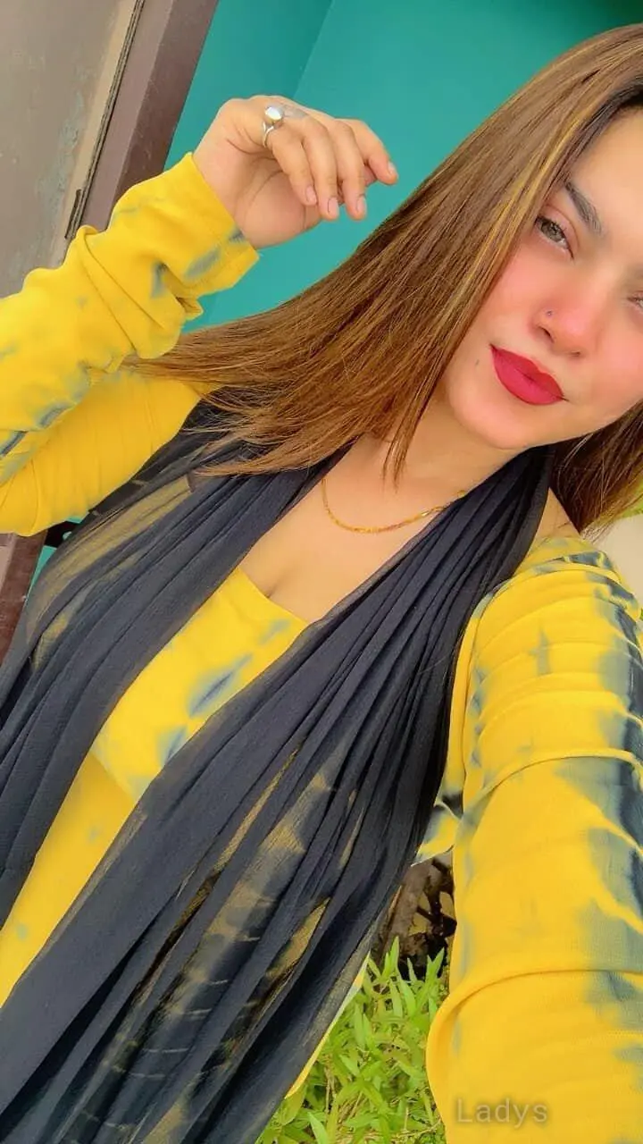 Simran, 21 years old Udaipur escort girl with big tits, height 170 sm, Weight  kg