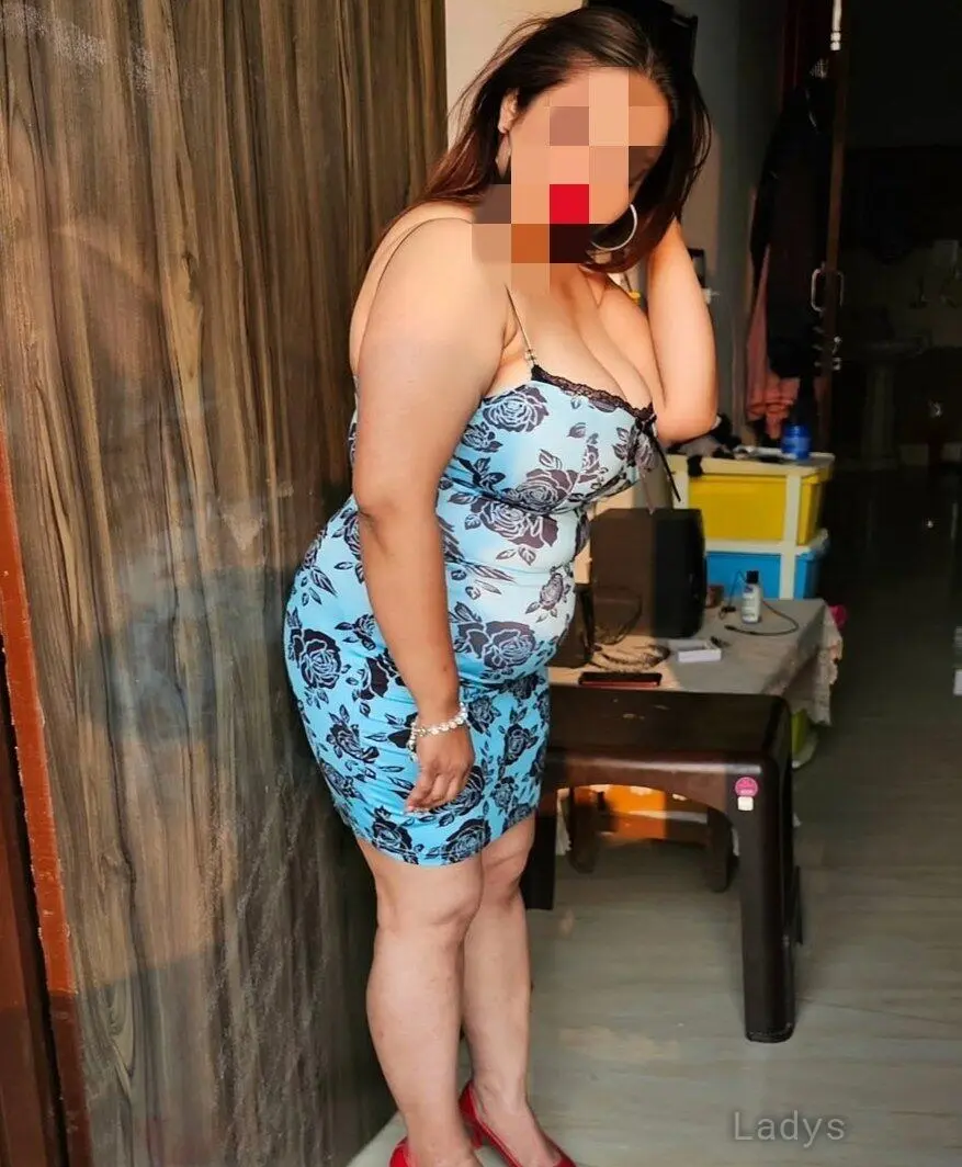 Tina, 28 years old Udaipur escort girl with big tits, height 157 sm, Weight  kg
