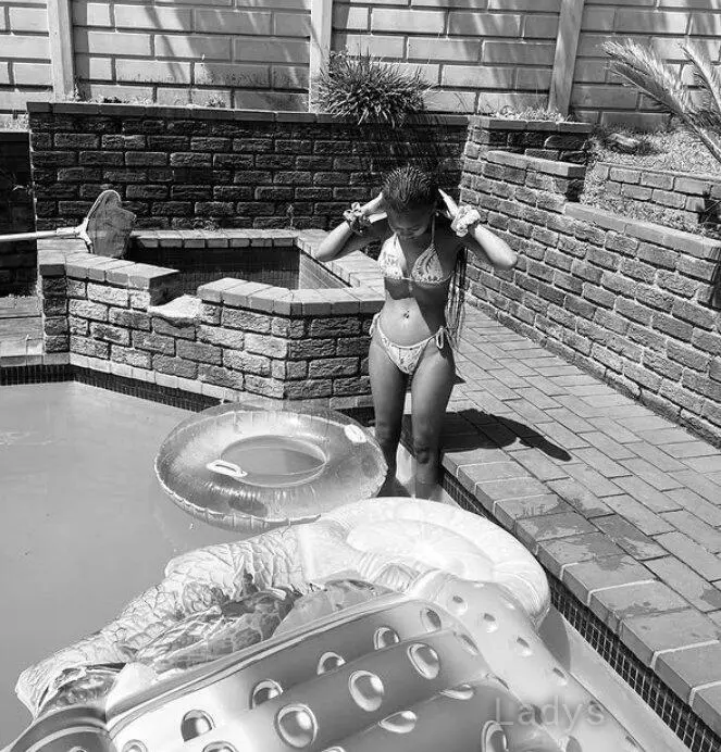 Finesse, 26 years beautiful nude Udaipur escorts girl, height 173 sm, Weight  kg