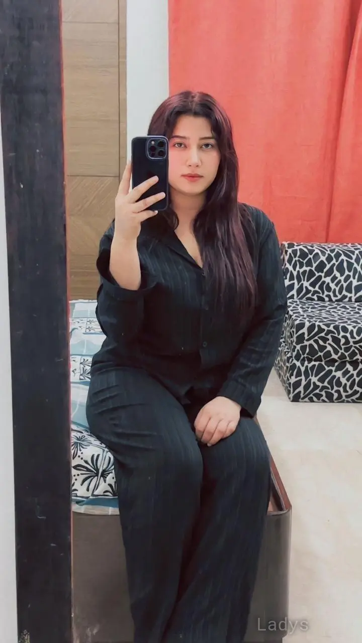 Mia, 21 years beautiful nude Udaipur escorts girl, height 190 sm, Weight  kg