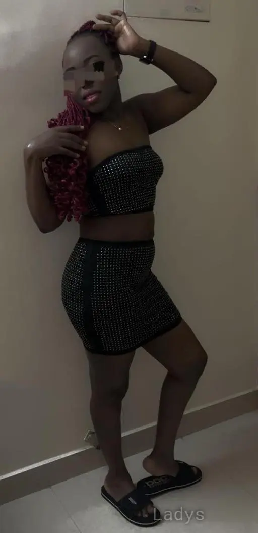 Lora, 25 years old Ukunda escort girl with big tits, height 165 sm, Weight kg