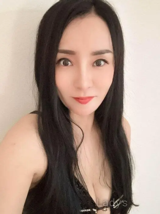 Eimi, 24 years beautiful nude Ulm escorts girl, height 160 sm, Weight 55 kg