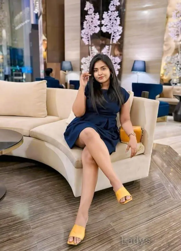 Dana, 21 years old Vadodara escort girl with big tits, height 153 sm, Weight kg