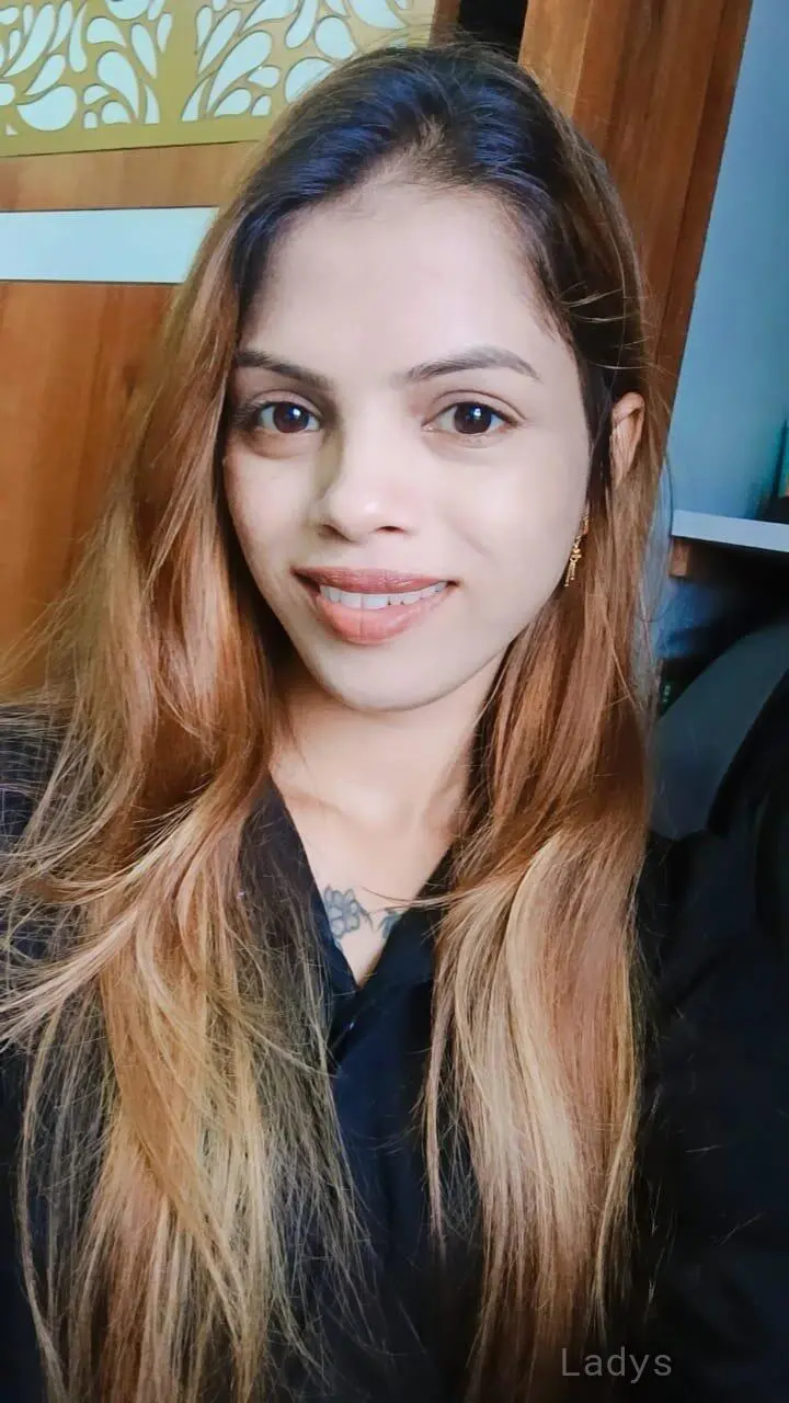Laila, 22 years old Vadodara escort girl with big tits, height 165 sm, Weight kg