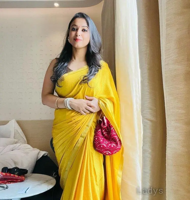 Ragini,  years beautiful nude Vadodara escorts girl, height  sm, Weight  kg