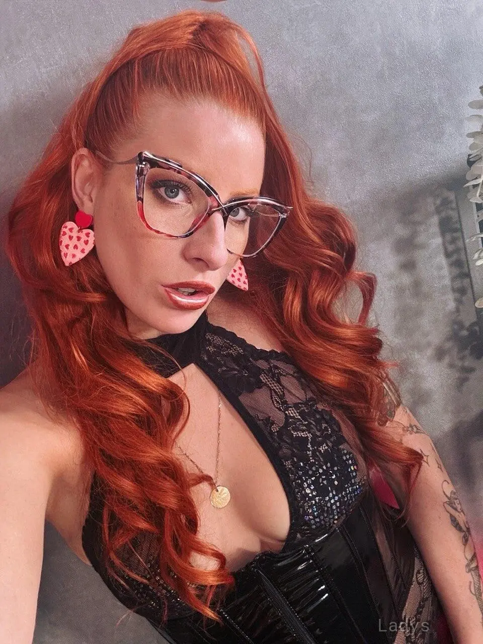 Delphine Labbe, 31 years beautiful nude Vancouver escorts girl, height 164 sm, Weight 56 kg