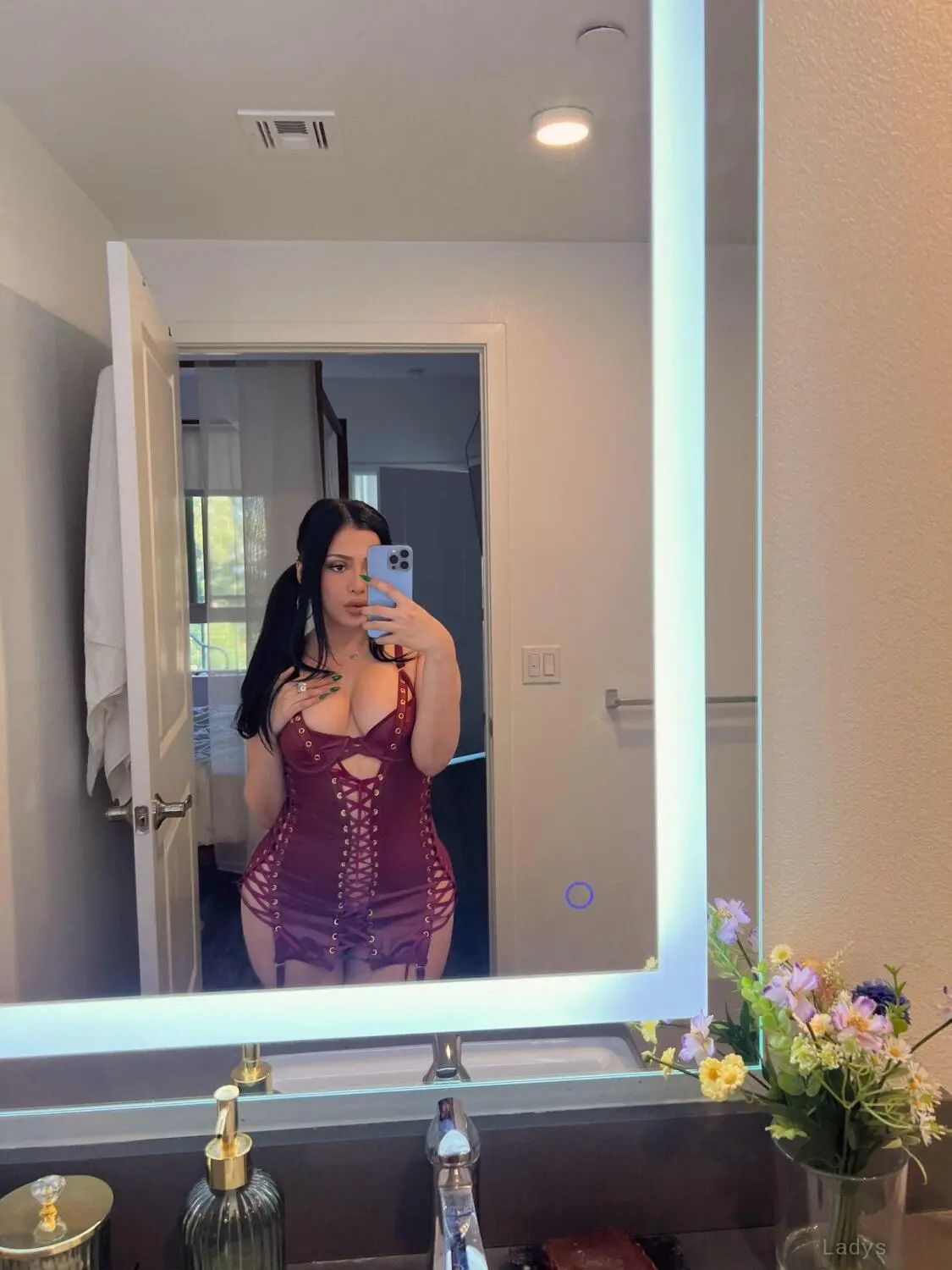 Erotic massage and sex plan Vancouver, 26 years beautiful nude Vancouver escorts girl, height 176 sm, Weight 57 kg