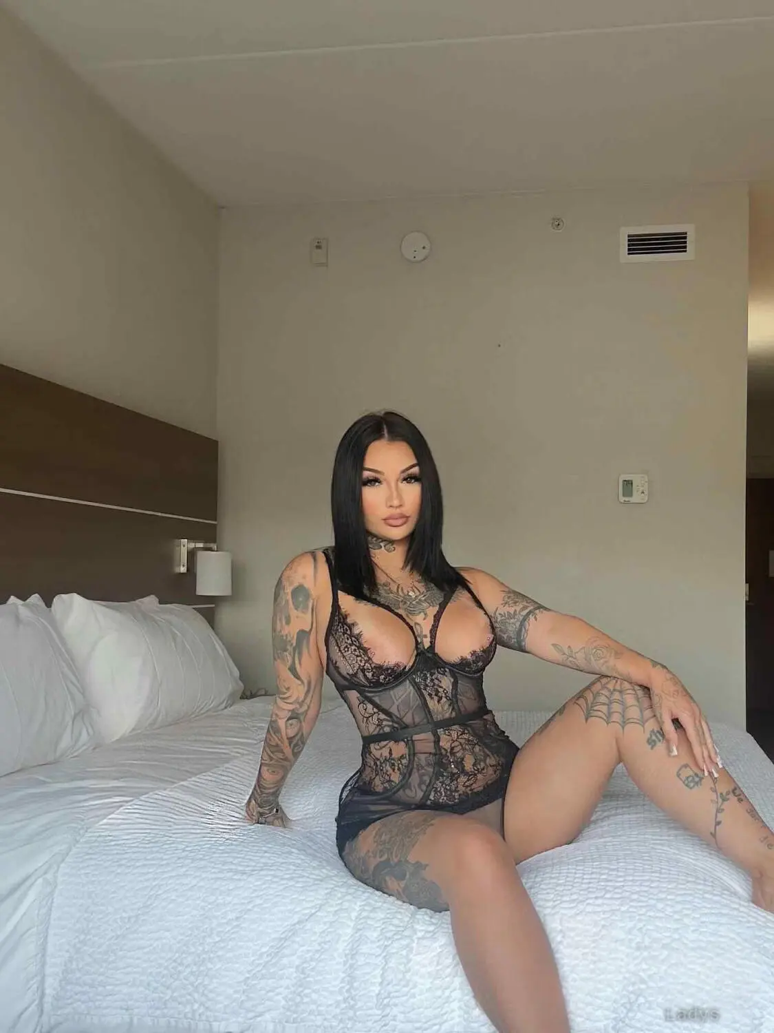 Haily William, 20 years beautiful nude Vancouver escorts girl, height 160 sm, Weight 60 kg