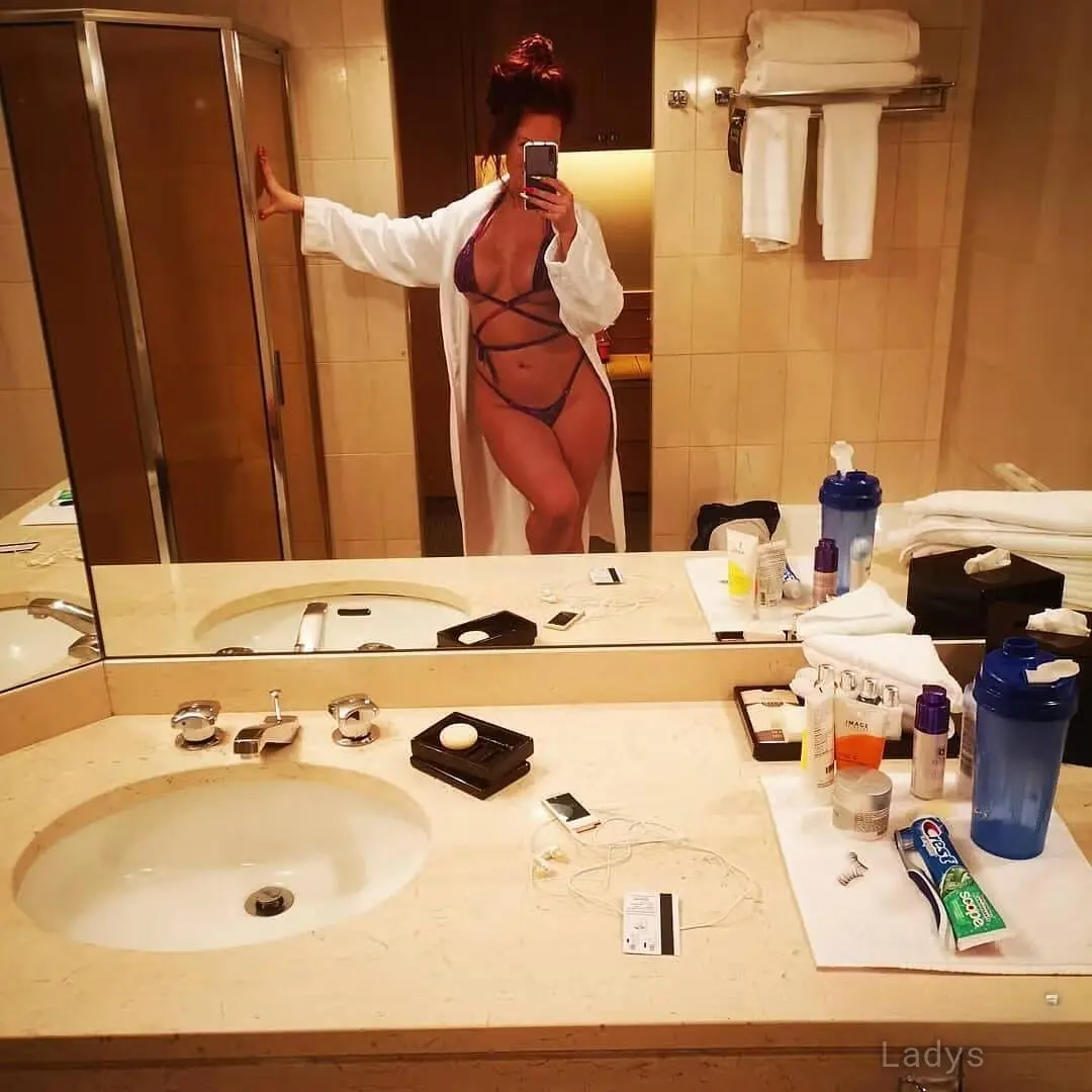 Veronica Blake, 30 years beautiful nude Vancouver escorts girl, height 174 sm, Weight 60 kg