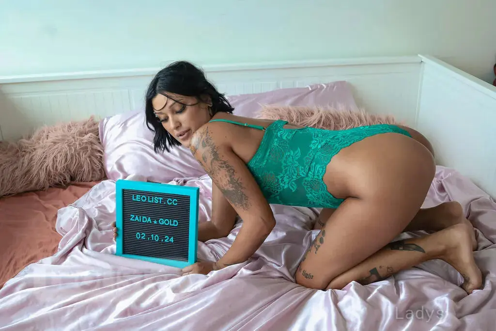 Zaida Gold, 25 years beautiful nude Vancouver escorts girl, height 169 sm, Weight 57 kg