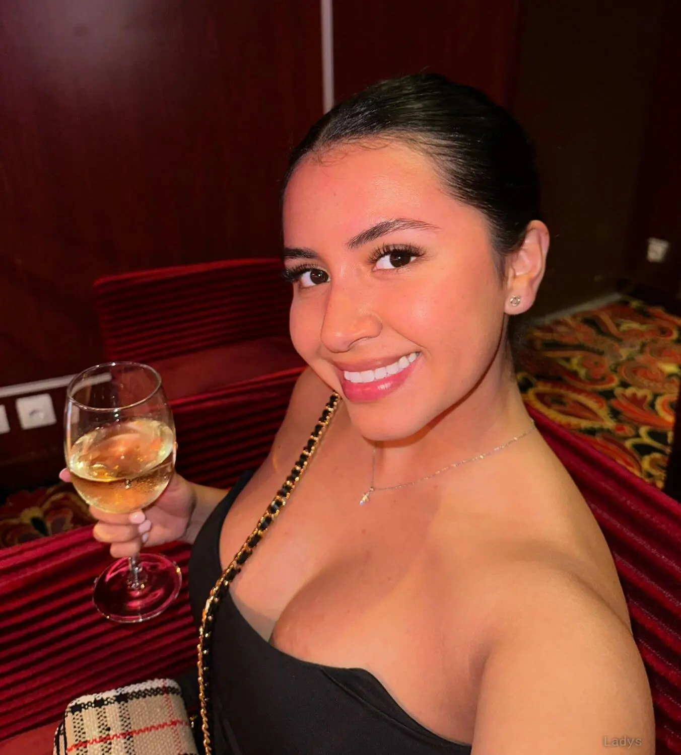 Bella, 23 years sexy hot local Vancouver excorts girl, height 140 sm, Weight 45 kg