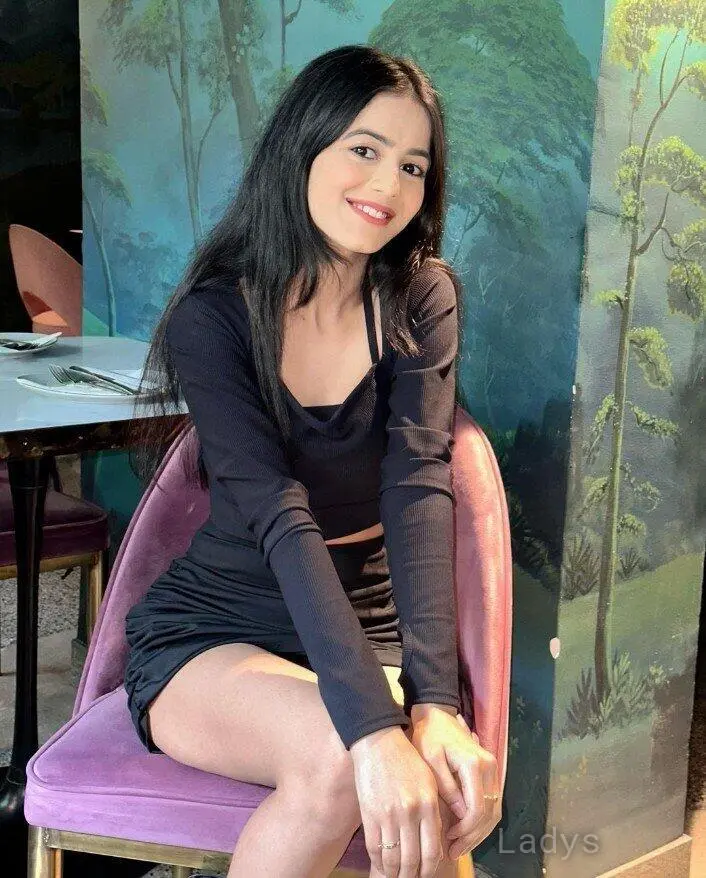 Helen, 22 years old Varanasi escort girl with big tits, height 170 sm, Weight  kg