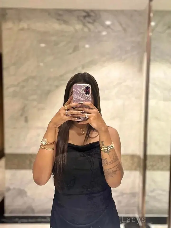 Priyanka, 22 years old Varanasi escort girl with big tits, height 170 sm, Weight kg