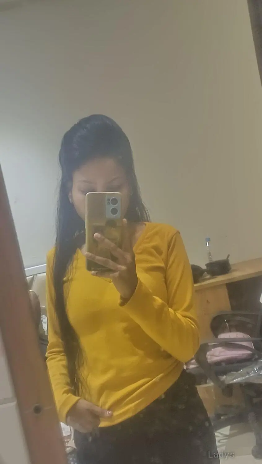Priya, 24 years beautiful nude Varanasi escorts girl, height 152 sm, Weight  kg