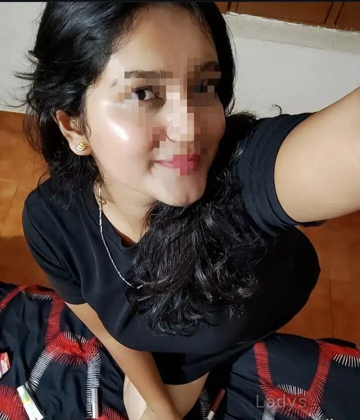 Ritika, 27 years beautiful nude Varanasi escorts girl, height 154 sm, Weight  kg