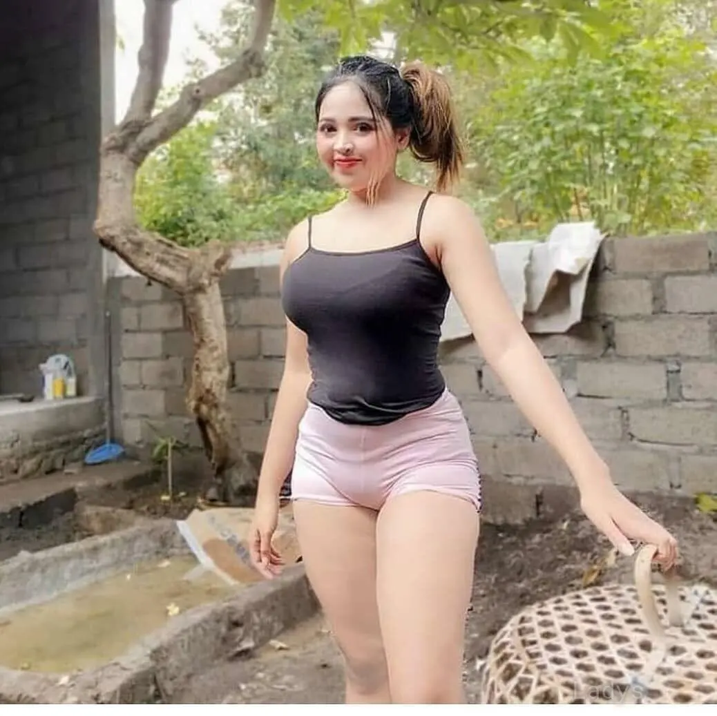 Safiya, 25 years beautiful nude Varanasi escorts girl, height 168 sm, Weight  kg