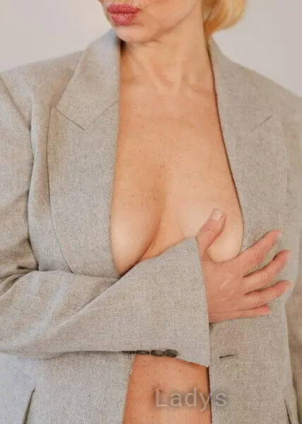 Ellie, 27 years beautiful nude Venezia escorts girl, height 166 sm, Weight 57 kg