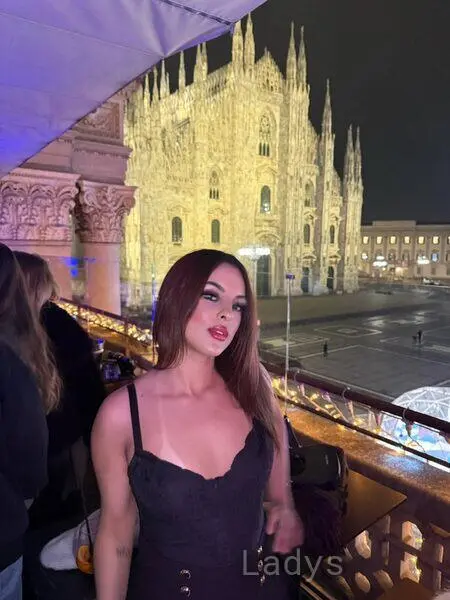 Kira, 20 years beautiful nude Venezia escorts girl, height 167 sm, Weight 58 kg