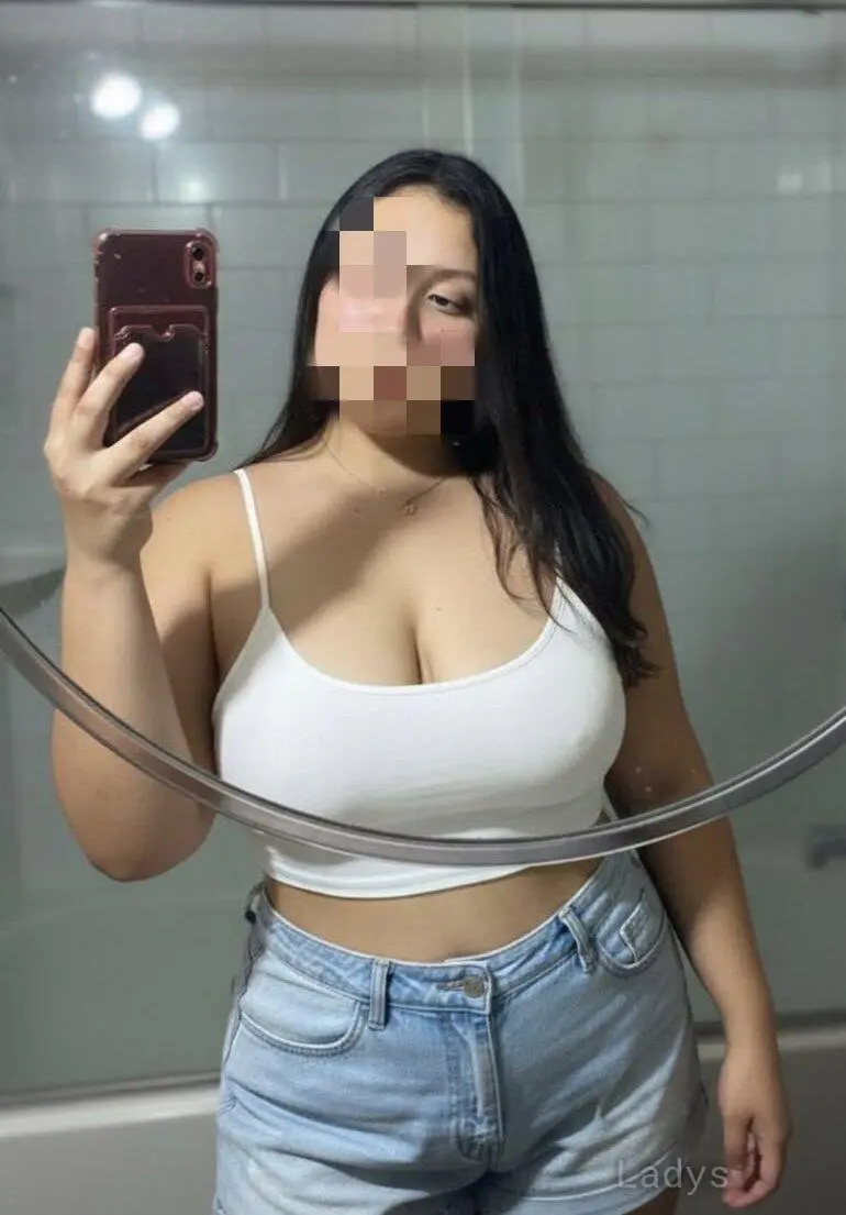 Emmy, 28 years old Vijayawada escort girl with big tits, height 166 sm, Weight kg