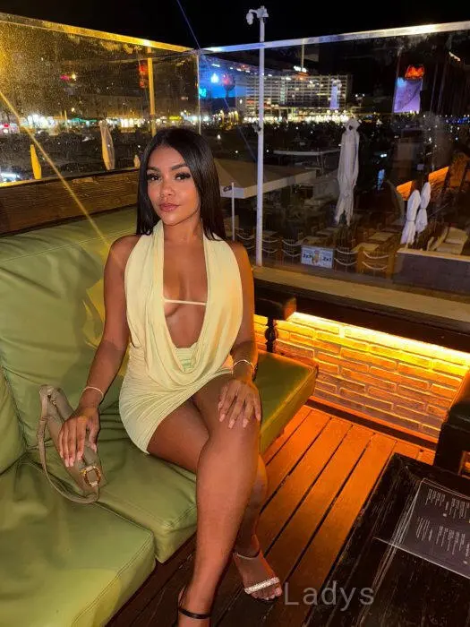 Sofia, 23 years old Vilamoura escort girl with big tits, height 159 sm, Weight 55 kg