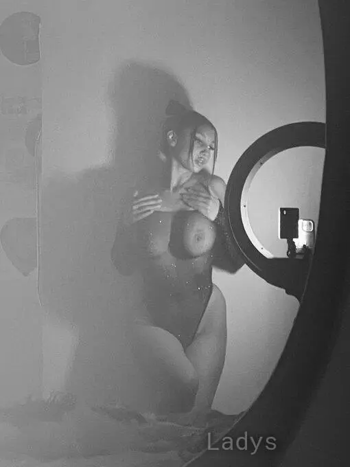 Angel Matilda, 25 years beautiful nude Villach escorts girl, height 172 sm, Weight 63 kg