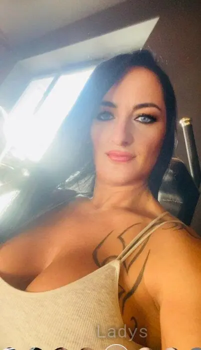 Niki, 38 years beautiful nude Villach escorts girl, height 168 sm, Weight 55 kg
