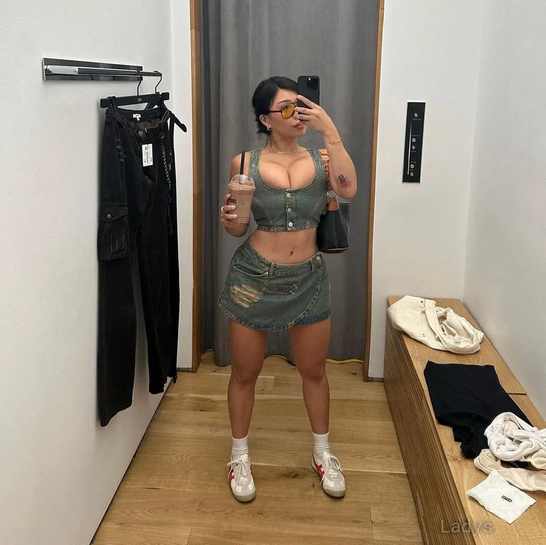 Experience Jaz’s Pure Bliss Touch&Curves, 27 years beautiful nude Virginia Beach escorts girl, height 160 sm, Weight 58 kg