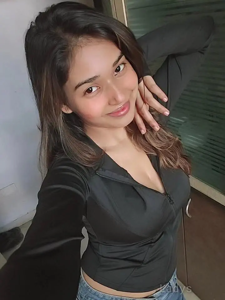 Anushka, 22 years old Visakhapatnam escort girl with big tits, height 165 sm, Weight  kg