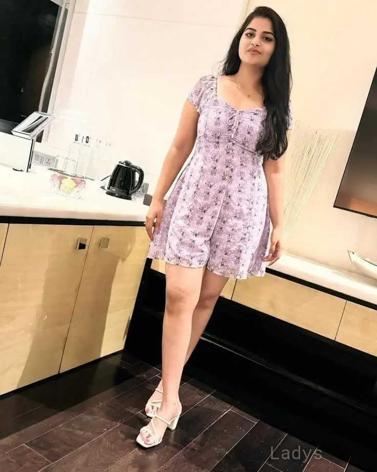 Lisa, 21 years old Visakhapatnam escort girl with big tits, height 153 sm, Weight kg
