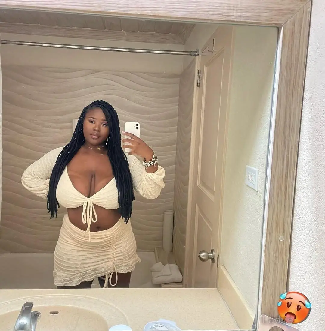 Naomi,  years old Visakhapatnam escort girl with big tits, height  sm, Weight  kg