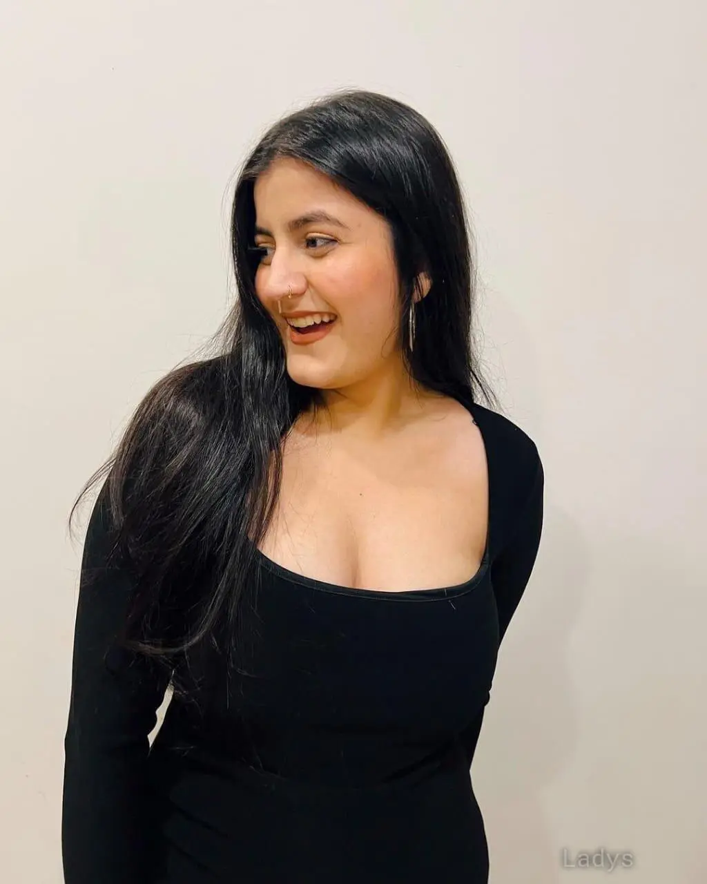 Niya, 23 years old Visakhapatnam escort girl with big tits, height 153 sm, Weight  kg