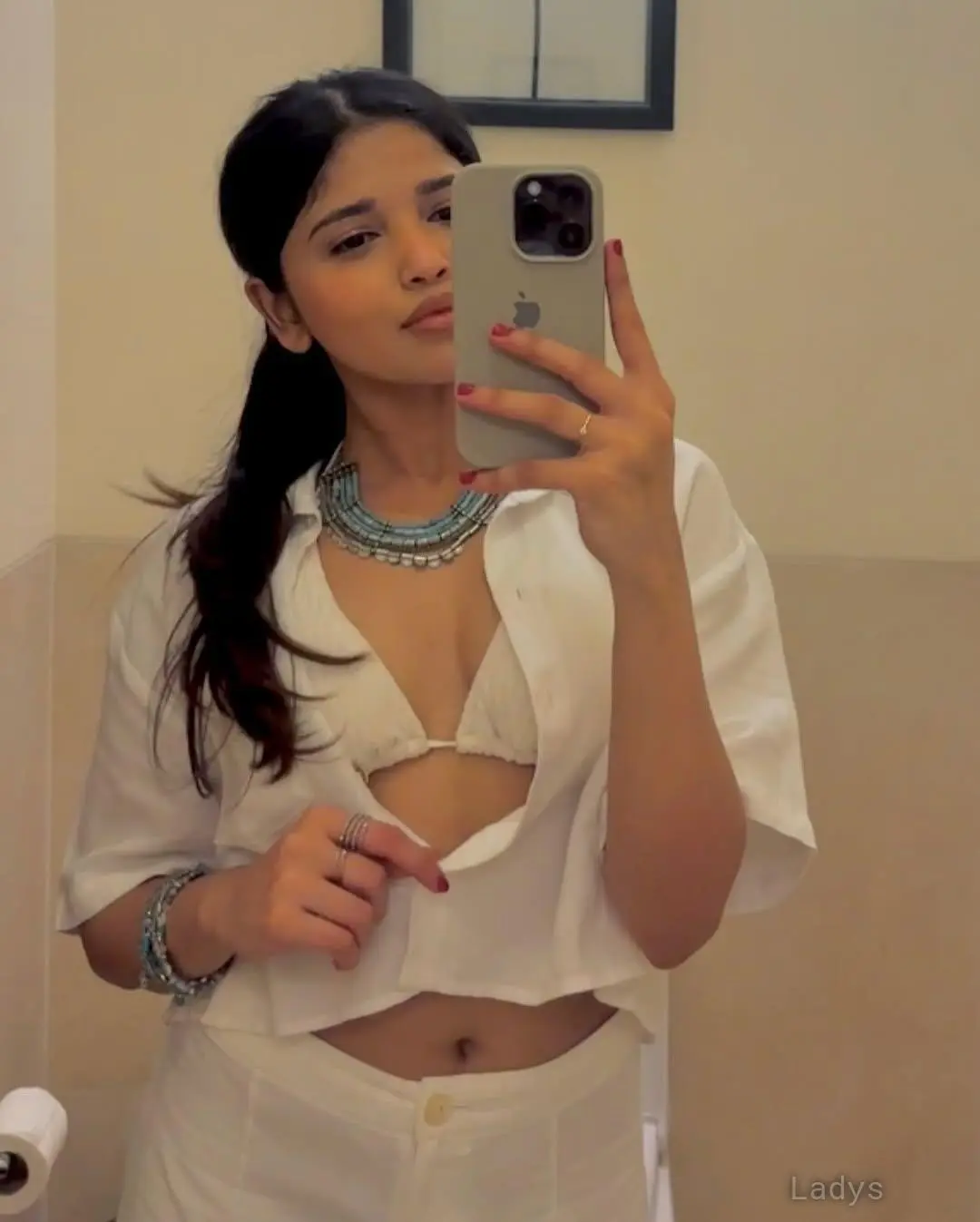 Taniya, 24 years old Visakhapatnam escort girl with big tits, height 183 sm, Weight  kg