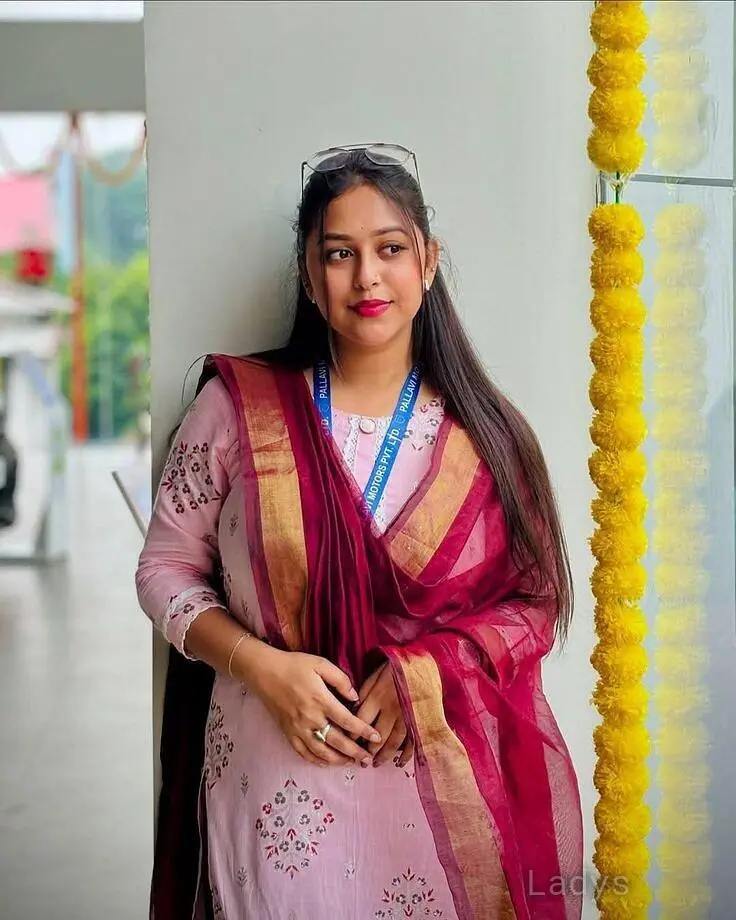 Ysavi Available 24/7, 22 years old Visakhapatnam escort girl with big tits, height 161 sm, Weight kg