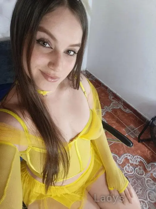Valeria, 24 years old Vlora escort girl with big tits, height 166 sm, Weight 78 kg