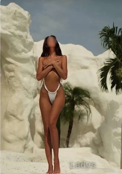Vivienne, 23 years old Warsaw escort girl with big tits, height 173 sm, Weight 59 kg